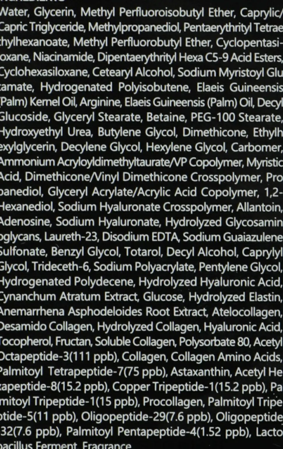 Beruhigende Gesichtsessenz mit Peptiden für mehr Hautelastizität