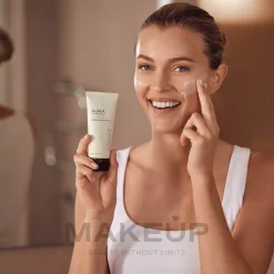 Feuchtigkeitsspendende Creme-Maske für das Gesicht mit Mineralien aus dem Toten Meer