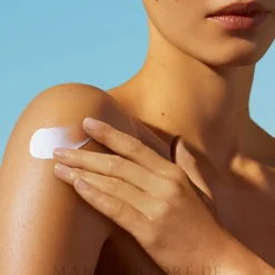 Feuchtigkeitsspendende Sonnenschutzmilch für Körper und Gesicht SPF 30
