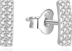 Glänzende Silberohrstecker mit Zirkonia