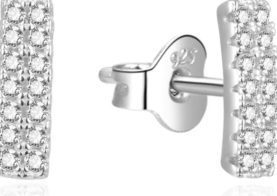 Glänzende Silberohrstecker mit Zirkonia