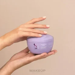 Glättende Maske für widerspenstiges Haar