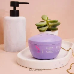 Glättende Maske für widerspenstiges Haar