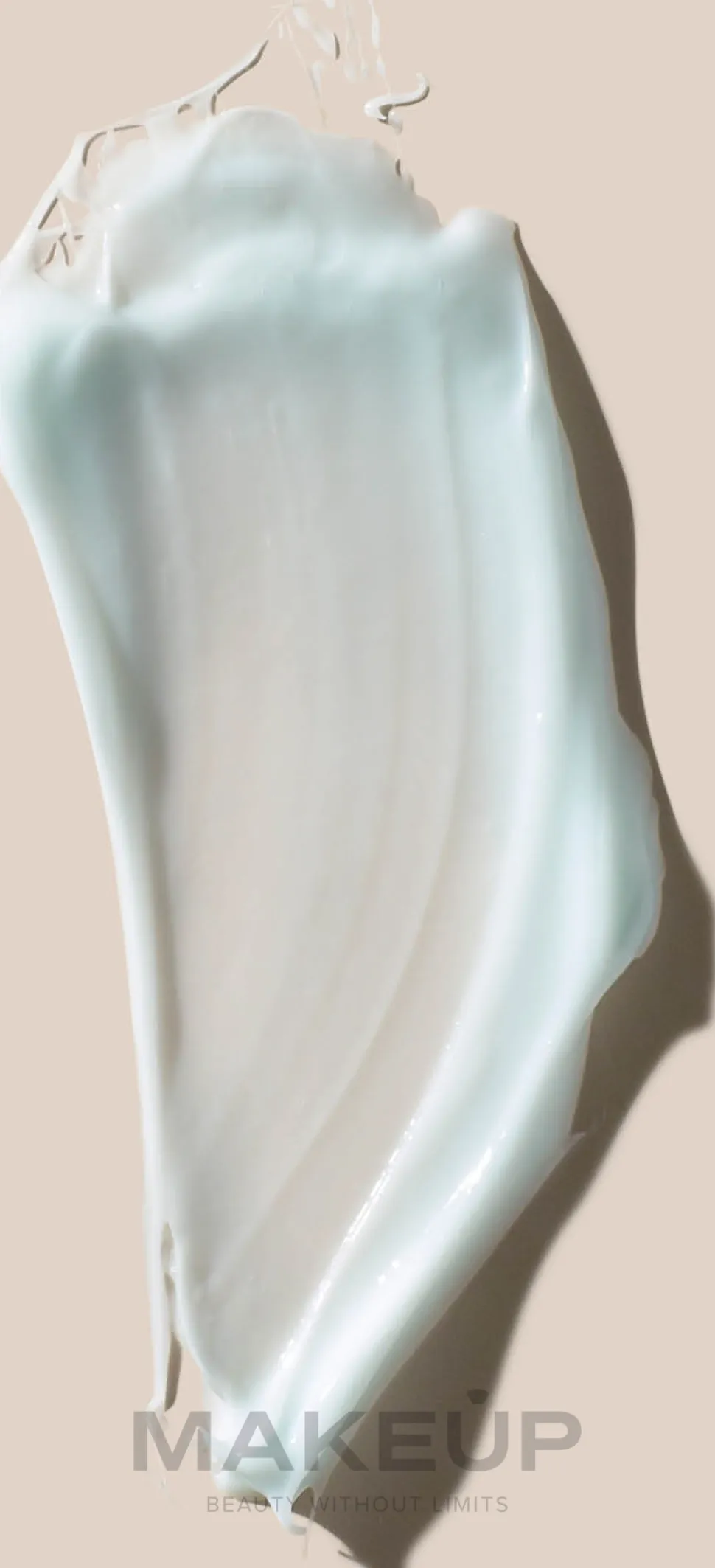Handcreme für trockene Haut mit nährstoffreichem Wasser aus dem Toten Meer