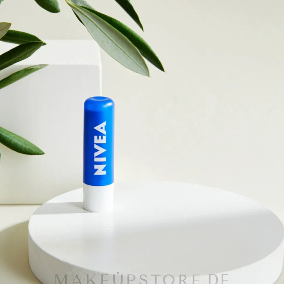 Lippenbalsam mit Naturölen und Sheabutter