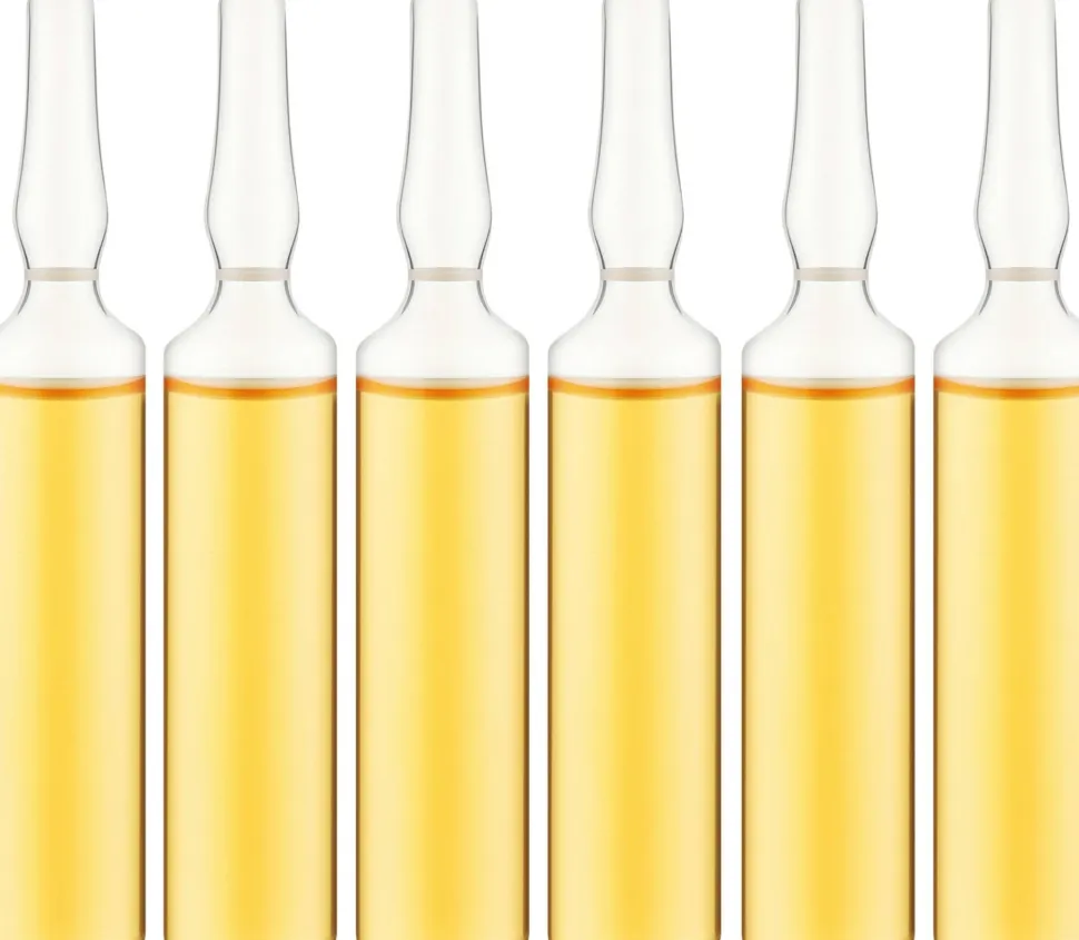 Regenerierende und feuchtigkeitsspendende Haarampullen für trockenes und strapaziertes Haar mit Keratin