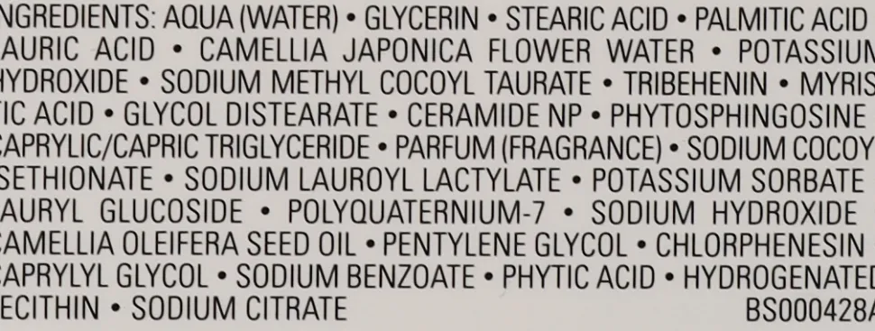 Reinigender Schaum-Creme mit roter Kamelie